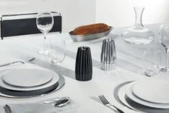 Alessi Salz-, Pfeffer- Und Gewürzmühle, Schwarzes Aluminium 10 Alessi Salz-, Pfeffer- Und Gewürzmühle, Schwarzes Aluminium -Alessi Verkaufsgeschäft 0003 WAL03 amb3 A4 3500pxl