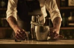 Alessi Eiseimer, Hochglanzpolierter Stahl -Alessi Verkaufsgeschäft 0009 Mixology 5 3x2 1