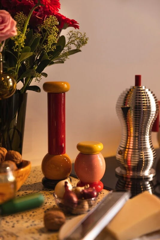 Alessi Sottsass Gewürzmühle, Klein, Rosa – Gelb – Rot 5 Alessi Sottsass Gewürzmühle, Klein, Rosa – Gelb – Rot – Bild 3