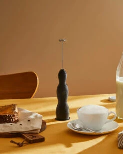 Alessi Pulcina Milchaufschäumer 27,5 Cm -Alessi Verkaufsgeschäft 571213 01 5 EnvironmentImage e40b7d2697