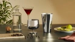 Alessi Parisienne Shaker, Edelstahl 11 Alessi Parisienne Shaker, Edelstahl -Alessi Verkaufsgeschäft 6268ff6eefc69a91fe350548 GIA26 B 1920